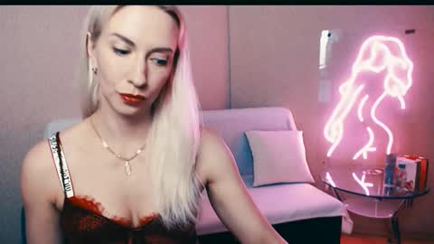 Snapshot of cute_smile_shy chatting on November 1, 8:19 pm cute_smile_shy online show from November 1, 8:19 pm