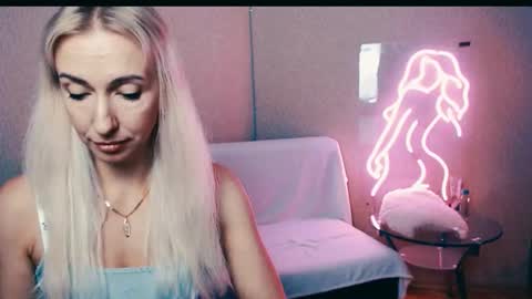 Snapshot of cute_smile_shy chatting on September 16, 6:22 pm cute_smile_shy online show from September 16, 6:22 pm