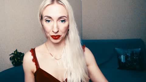 Snapshot of cute_smile_shy chatting on January 14, 10:12 pm cute_smile_shy online show from January 14, 10:12 pm