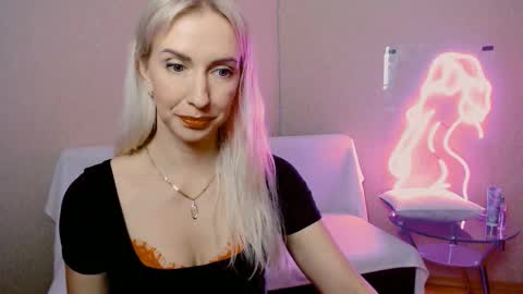 cute_smile_shy online show from November 25, 9:24 pm