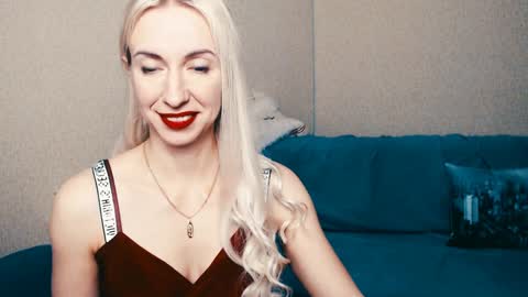 Snapshot of cute_smile_shy chatting on January 18, 4:59 am cute_smile_shy online show from January 18, 4:59 am