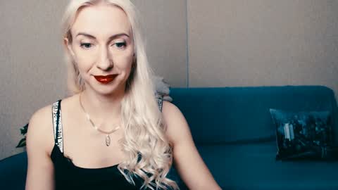 Snapshot of cute_smile_shy chatting on February 7, 10:09 pm cute_smile_shy online show from February 7, 10:09 pm