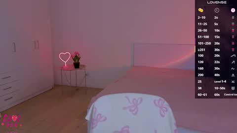 Snapshot of cuteariel7 chatting on October 3, 6:49 pm Ariel online show from October 3, 6:49 pm