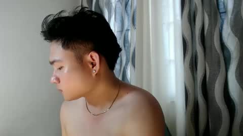 cuteasianlee online show from February 18, 7:52 am