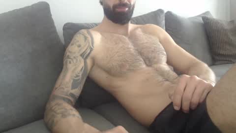 cuteeboy online show from April 19, 8:04 am