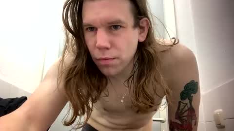 Snapshot of cuteguy6668889 chatting on December 4, 10:40 am Cutegoth online show from December 4, 10:40 am