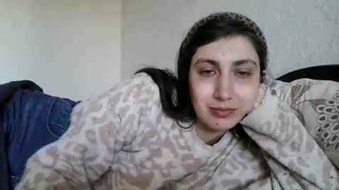 cutekattie online show from April 13, 8:18 am