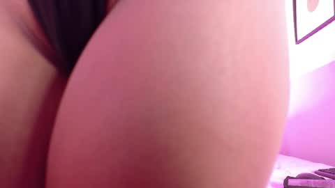 cutepetitee online show from February 17, 7:35 pm