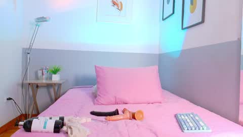 cutepetitee online show from October 29, 7:36 pm