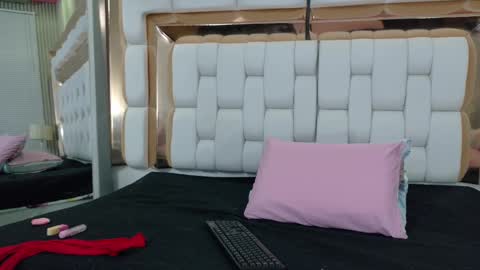 cutepetitee online show from November 16, 8:11 pm