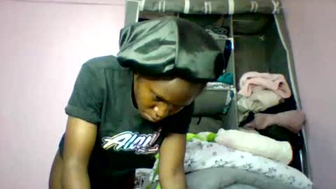 cutezola online show from October 12, 4:27 am