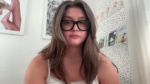 Snapshot of cutieoggg420 chatting on September 28, 9:46 pm Cutieoggg420 online show from September 28, 9:46 pm