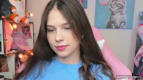 Snapshot of cutierori chatting on December 13, 3:05 am Rori Instagram cutierori online show from December 13, 3:05 am