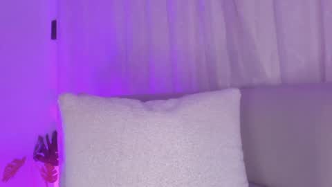 Hannah online show from April 18, 7:07 pm