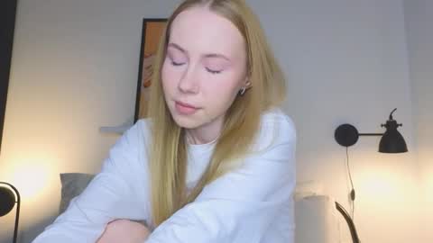 Snapshot of cuute_angell chatting on September 23, 5:30 pm Virginia See you on Sunday online show from September 23, 5:30 pm