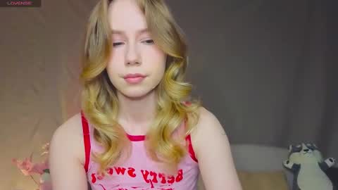 Snapshot of cuute_angell chatting on February 5, 5:31 pm Virginia See you on Sunday online show from February 5, 5:31 pm
