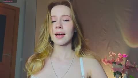 Snapshot of cuute_angell chatting on February 13, 8:03 pm Virginia See you on Sunday online show from February 13, 8:03 pm