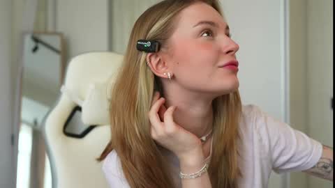 EMILY online show from February 5, 11:23 am