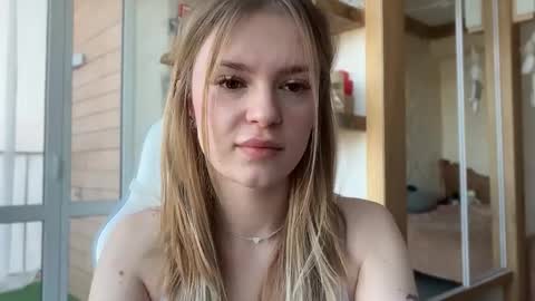 Im Emi streaming with my friend Reyna today online show from April 17, 11:34 am