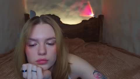 Im Emi streaming with my friend Reyna today online show from March 25, 4:36 pm