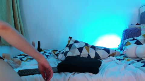 cynthiaa33 online show from January 20, 3:15 am