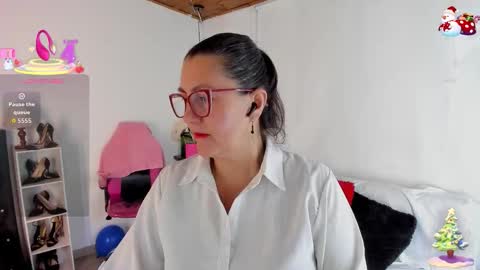 Mia  online show from December 18, 11:38 am