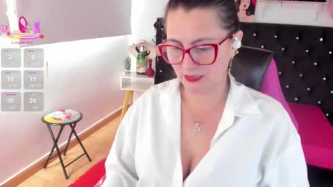 Mia  online show from September 9, 1:33 pm