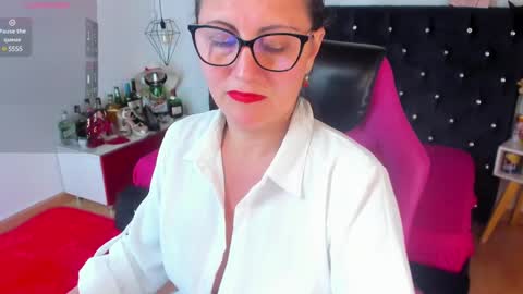 Mia  online show from March 8, 2:30 pm