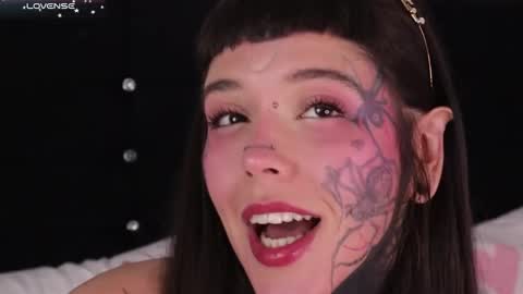 Snapshot of daarlene chatting on February 8, 1:43 am Darlene online show from February 8, 1:43 am