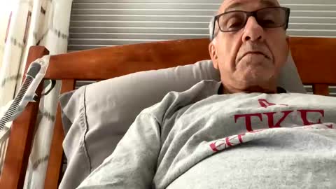 Snapshot of daddyweis chatting on October 2, 2:10 am daddyweis online show from October 2, 2:10 am