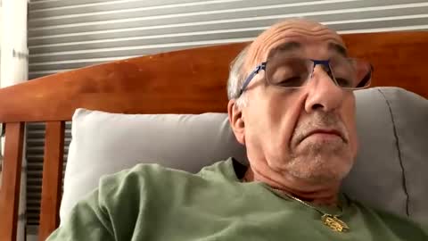 Snapshot of daddyweis chatting on October 22, 1:53 am daddyweis online show from October 22, 1:53 am