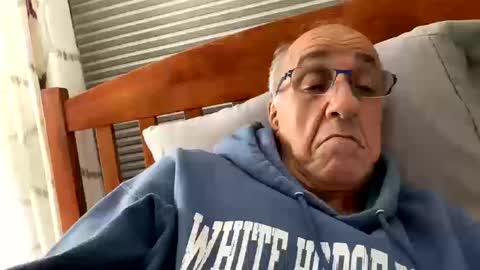Snapshot of daddyweis chatting on October 11, 4:06 am daddyweis online show from October 11, 4:06 am