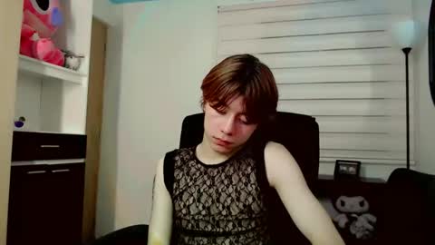 dae_lune online show from March 25, 2:40 am