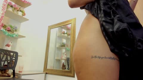 Snapshot of daenerys_targa chatting on December 4, 7:11 am Lesly online show from December 4, 7:11 am