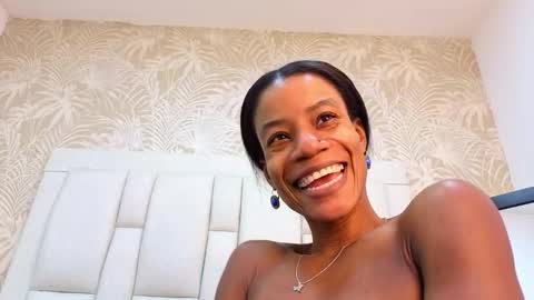 daffnelewis online show from February 7, 11:57 am