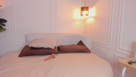 dafne_hillss online show from December 20, 12:23 pm