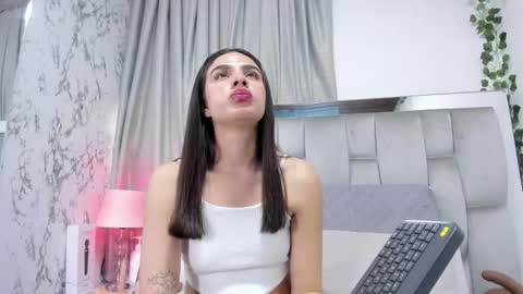 dafne_quenn online show from September 18, 1:04 pm
