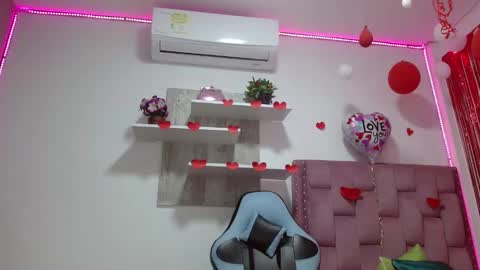 Snapshot of dafnnee_ross chatting on February 20, 12:04 pm DAFNNE online show from February 20, 12:04 pm