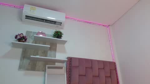 Snapshot of dafnnee_ross chatting on March 7, 12:12 pm DAFNNE online show from March 7, 12:12 pm