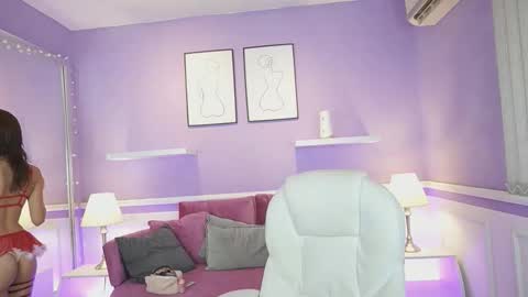 Dahlia Grey online show from September 17, 11:35 am