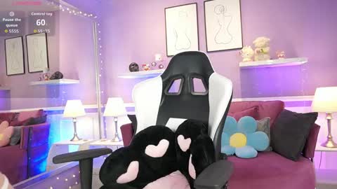 Dahlia Grey online show from April 18, 11:34 am