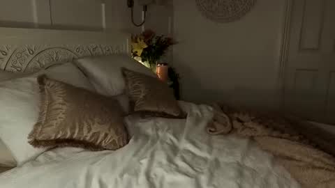 Daisy Dreams online show from February 12, 10:35 pm