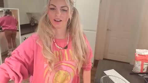 Daisy Dreams online show from November 11, 9:17 pm