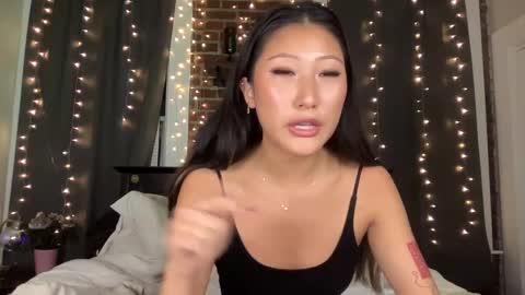 Daisy Kim online show from February 22, 3:12 am