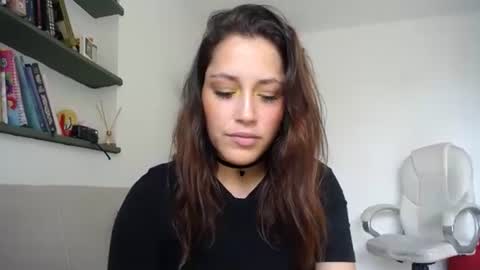 IG  dakotasofiaa online show from April 2, 7:21 pm