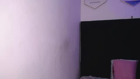 Daakota  online show from April 18, 7:07 pm