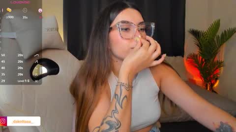 dakottaa__ online show from March 17, 11:54 pm