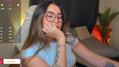 dakottaa__ online show from April 21, 2:51 am