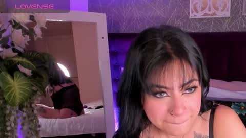 Snapshot of dakottahill chatting on September 19, 5:55 am   online show from September 19, 5:55 am