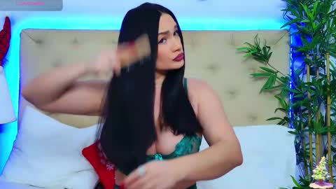 daliyaa_ online show from December 18, 1:28 pm